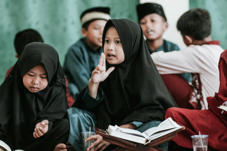 Pendidikan Agama dalam Membangun Karakter Siswa